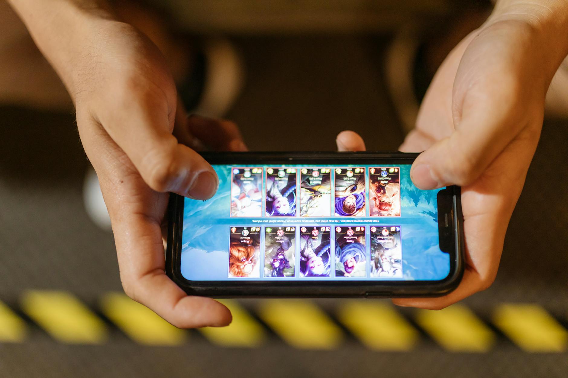Người chơi trải nghiệm bắn cá trên điện thoại với thao tác ngắm bắn đơn giản