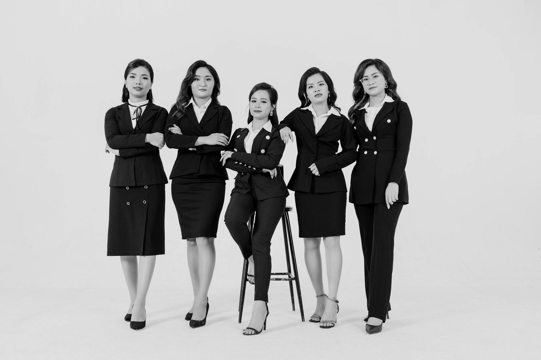 Nhân viên hỗ trợ khách hàng trực tuyến đang tư vấn